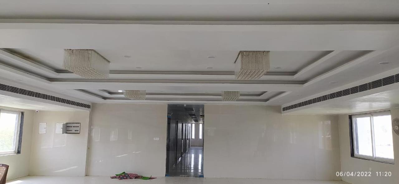 Bhagwan Hotel Gonda Экстерьер фото